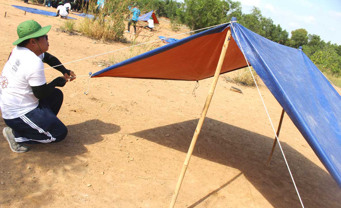 Phần thi dựng lều trại của các trại sinh