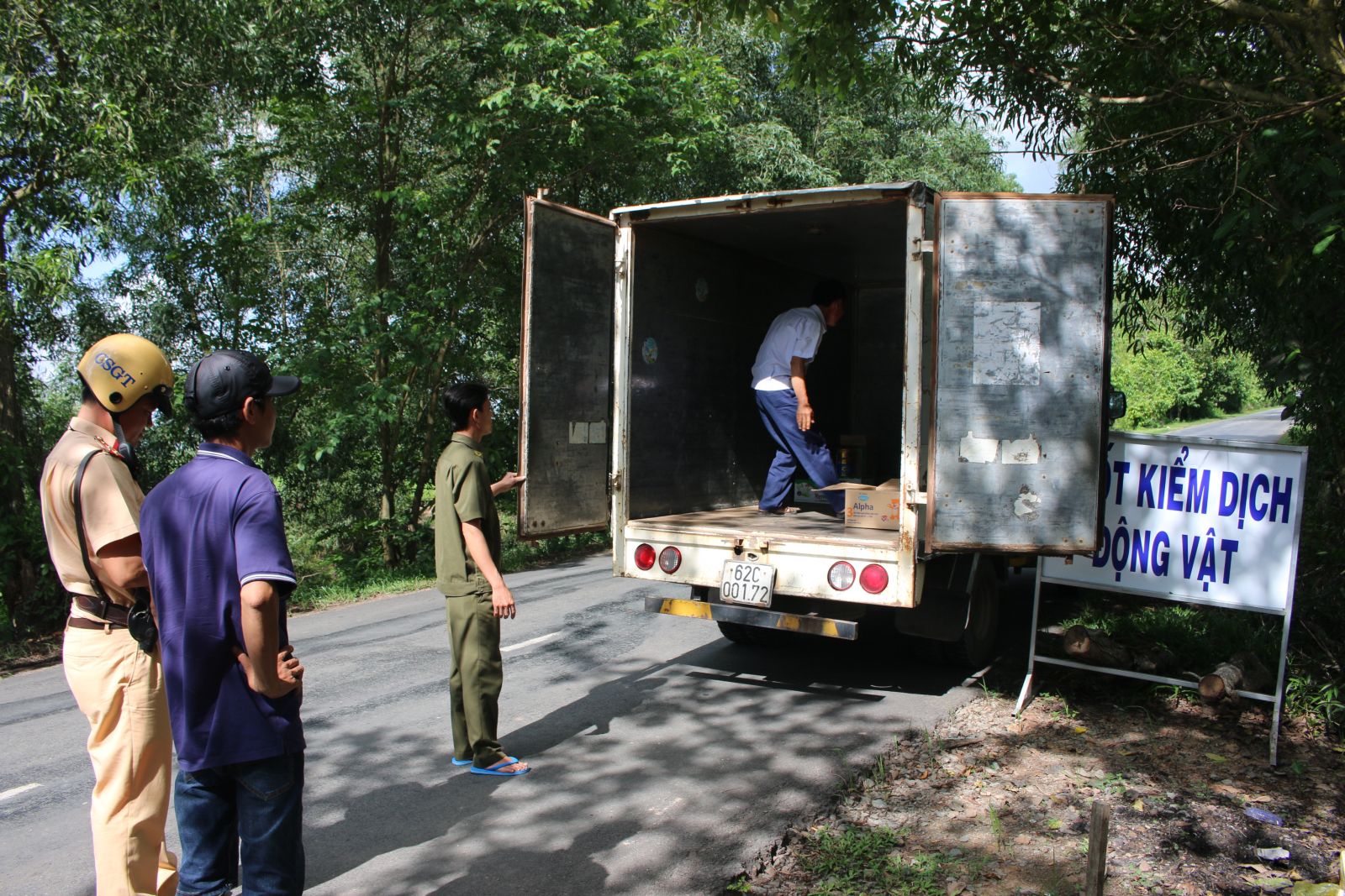 Vinh Hung: No more new outbreak of African swine fever detected The district establishes a quarantine checkpoint to control means of transporting pigs and pig products in and out of the epidemic area