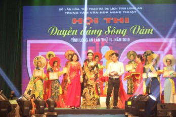 Contestant Dong Thi Mong Nghi won 1st prize – ‘Vam River Charming 2019’ Contest