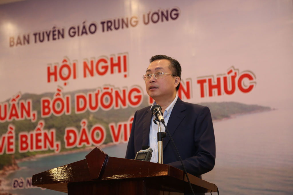 Deputy Head of Central Propaganda Committee - Bui Truong Giang attends and speaks to the conference