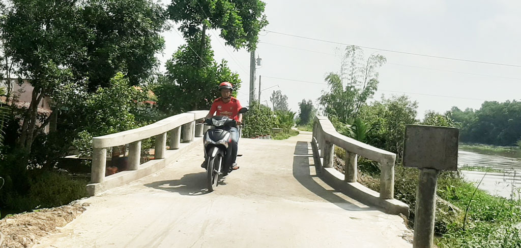 Cầu giao thông nông thôn được làm theo phương châm “Nhà nước và nhân dân cùng làm”