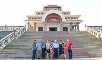 Over 7,600 people visit and offer incense at Memorial Area of Lawyer Nguyen Huu Tho