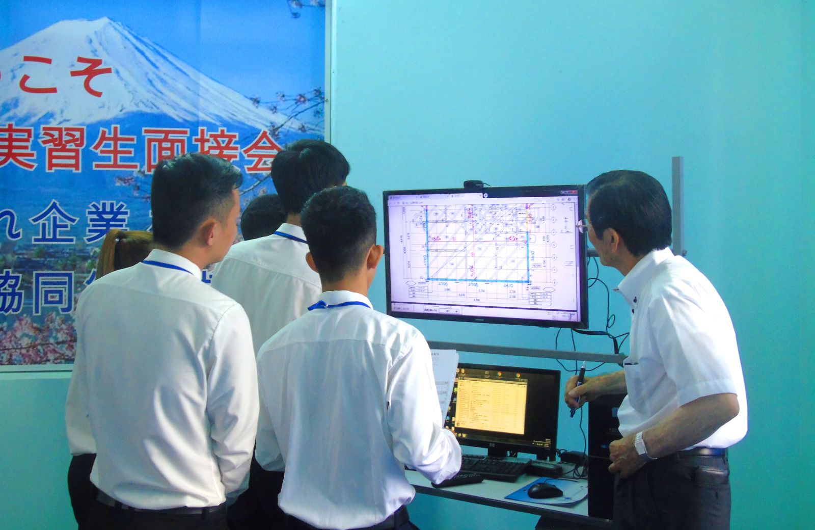 Trainees of Hoang Anh Duong Company got recruitments working in Japan The interview is an opportunity for Vietnamese workers to directly meet employers in Japan