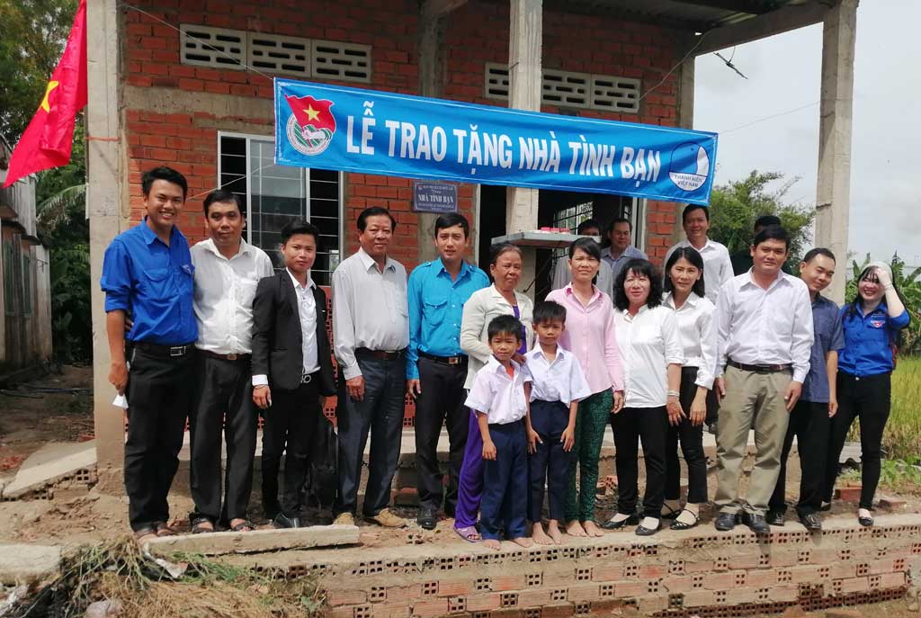 Chăm sóc, bảo vệ để trẻ em phát triển toàn diện Huyện đoàn Cần Giuộc bàn giao nhà tình bạn