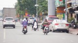 Ô tô, mô tô đậu đỗ bừa bãi gây cản trở giao thông