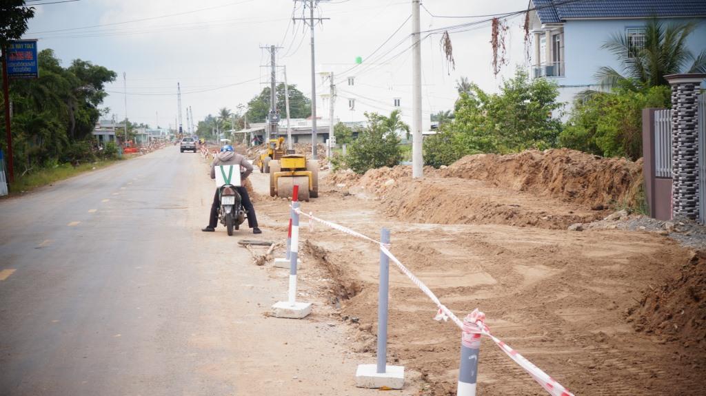 Construction and expansion of PR 830 (section of My Le commune, Can Duoc district)