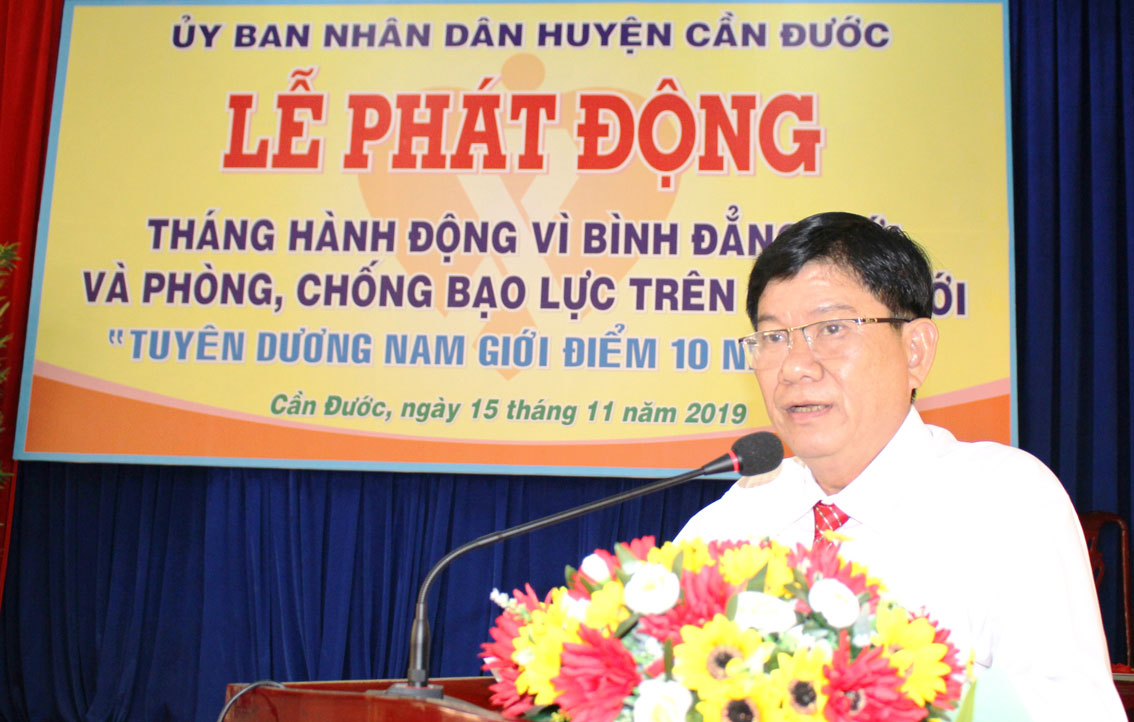 Phó Chủ tịch UBND huyện Cần Đước Nguyễn Văn Bảy phát biểu tại lễ phát động
