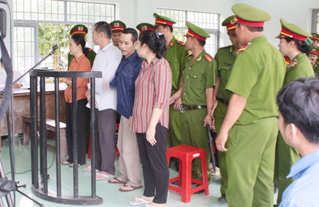 Vụ án “Chống người thi hành công vụ” và “Cố ý gây thương tích” của Nguyễn Trung Can và đồng phạm được Tòa án nhân dân huyện Thạnh Hóa xét xử sơ thẩm