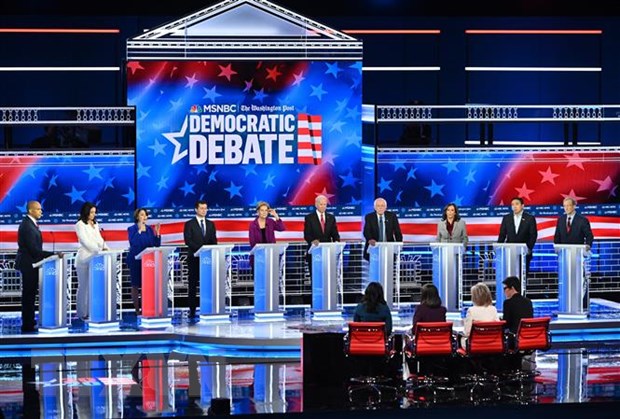 Các ứng cử viên của đảng Dân chủ tại vòng tranh luận thứ 5 ở Atlanta, bang Georgia, Mỹ sáng 21/11/2019. (Nguồn: AFP/TTXVN)