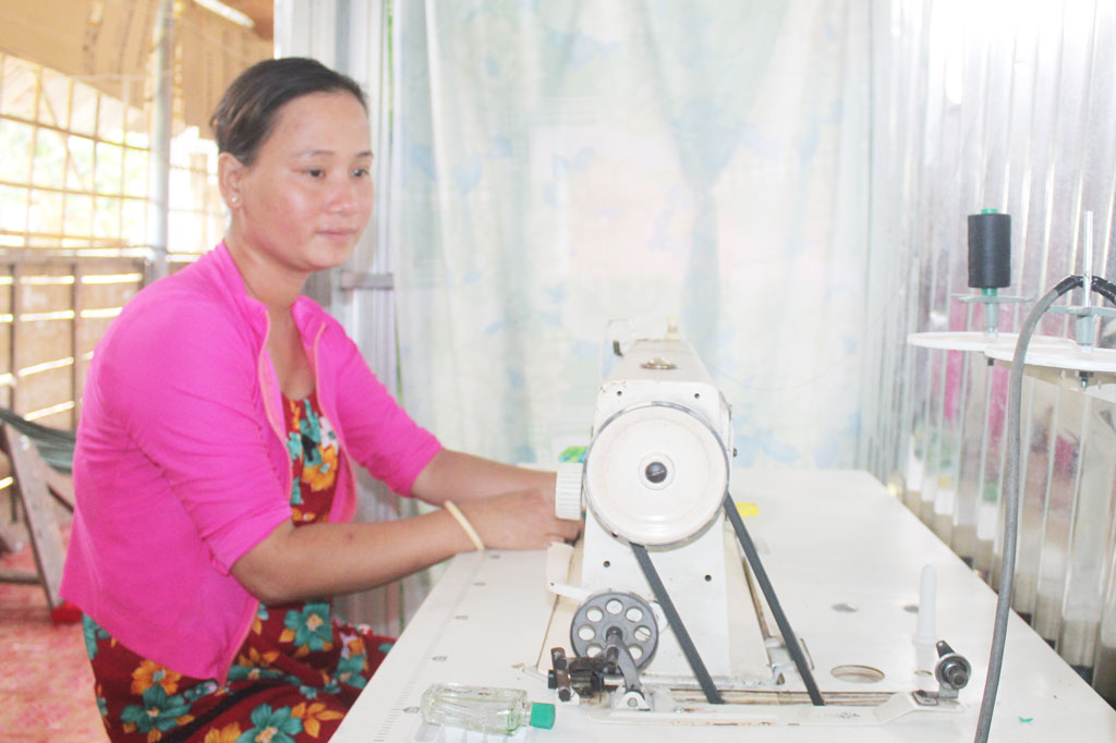Từ ngày có nhà mới, chị Bùi Thị Mộng Tuyền an tâm lao động để phát triển kinh tế gia đình
