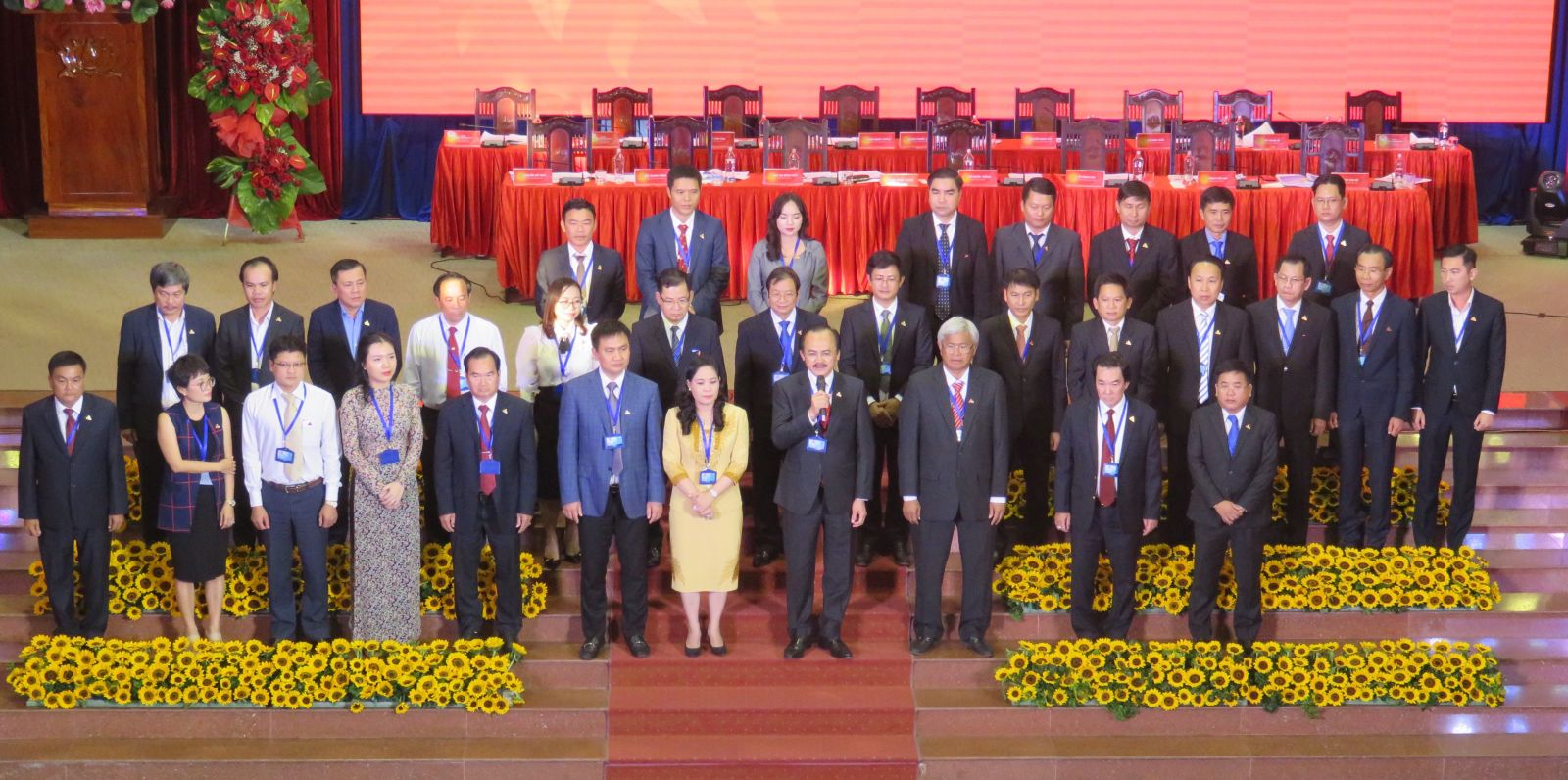 Long An: Mr. Vo Quoc Thang re-elected Chairman of Long An Business Association for course III, term 2019 - 2024 The Executive Committee of the Association for the term of 2019-2024 apppears at the Congress