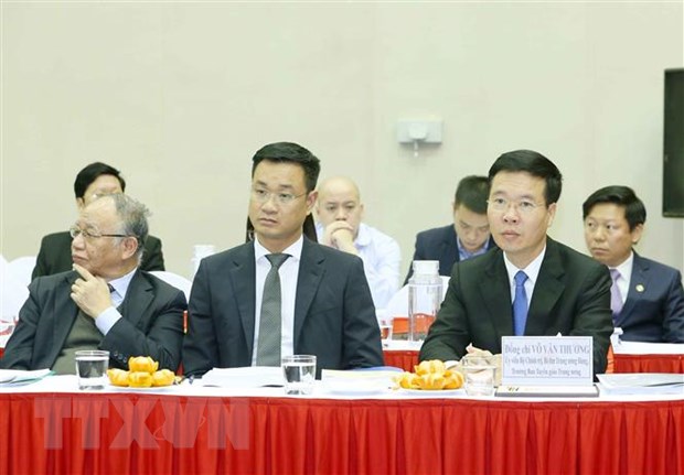 Phó Tổng Giám đốc TTXVN Vũ Việt Trang nhấn mạnh mặc dù đảng viên các chi bộ cụm ở phân tán tại các Cơ quan Thường trú nhưng các chi bộ cụm đã thực hiện tốt việc giáo dục, quản lý đảng viên.