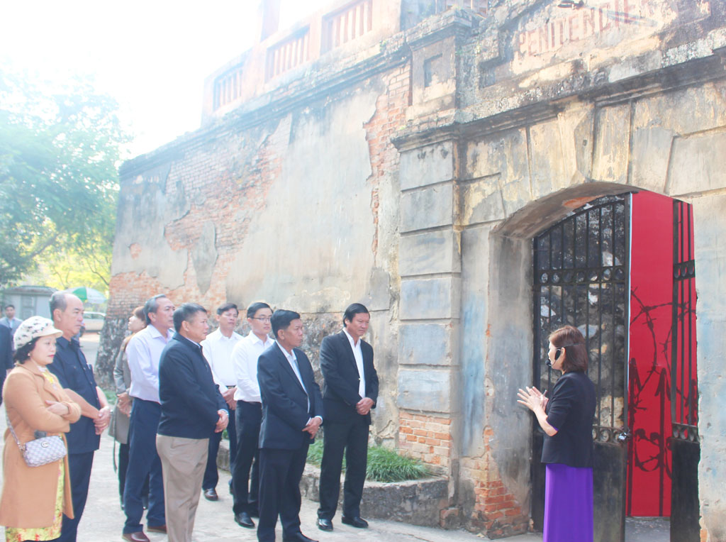 Mỗi năm, có hàng trăm ngàn lượt khách đến tham quan, nghiên cứu, học tập tại Di tích lịch sử Nhà tù Sơn La