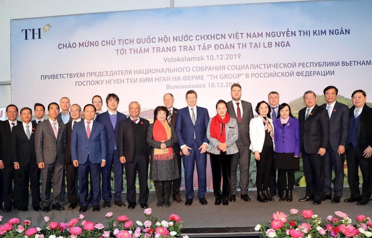 Chủ tịch Quốc hội Nguyễn Thị Kim Ngân với các đại biểu. (Ảnh: Trọng Đức/TTXVN)