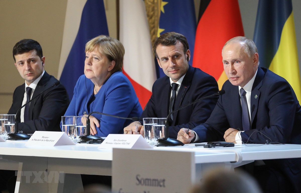 (Từ trái sang): Tổng thống Ukraine Volodymyr Zelensky, Thủ tướng Đức Angela Merkel, Tổng thống Pháp Emmanuel Macron và Tổng thống Nga Vladimir Putin trong cuộc họp báo sau Hội nghị thượng đỉnh Nhóm Bộ tứ Normandy tại Paris, Pháp, ngày 9/12/2019. (Ảnh: AFP)