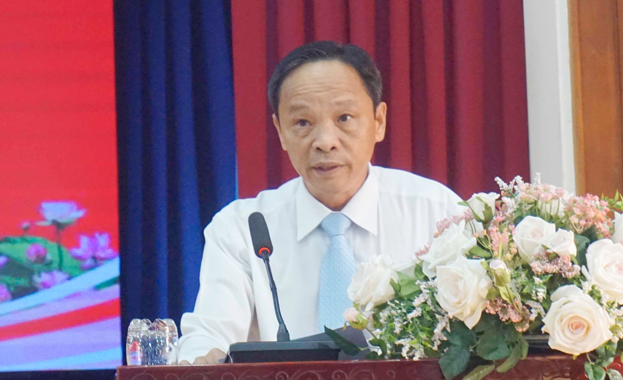 Phó Bí thư Thường trực huyện ủy, Chủ tịch HĐND huyện – Dương Văn Út phát biểu bế mạc kỳ họp   