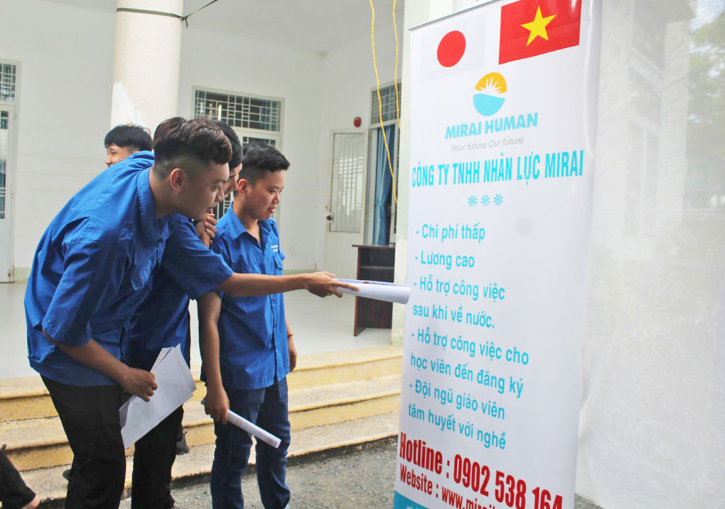 Supporting loans to workers working abroad under contracts