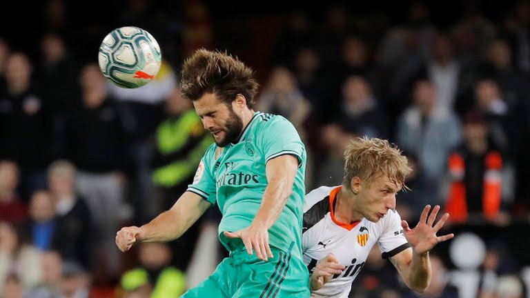 Valencia 1-1 Real Madrid: Phút bù giờ nghiệt ngã