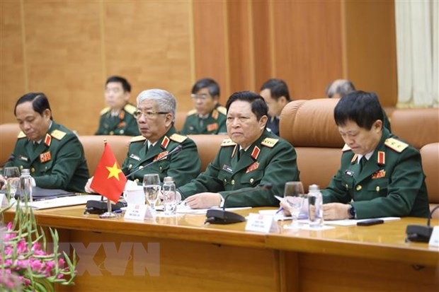 Đại tướng Ngô Xuân Lịch, Bộ trưởng Bộ Quốc phòng, và đoàn đại biểu cấp cao quân sự Việt Nam tham gia hội đàm. (Ảnh: Dương Giang/TTXVN)