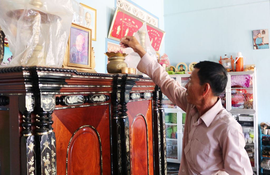 Ông Nguyễn Văn Bình - cháu nội mẹ Viết, hiện là người thờ cúng mẹ