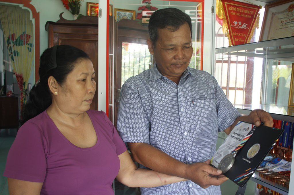 Đằng sau tấm Huy chương Vàng