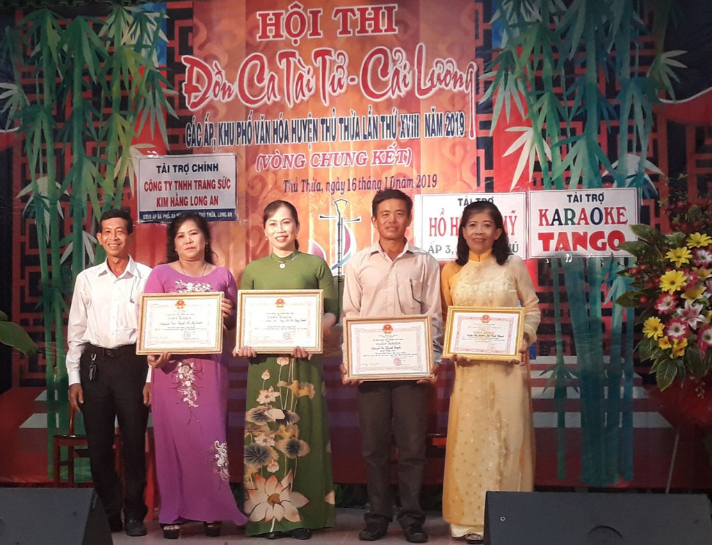 Kết nối những người đam mê đờn ca tài tử Mỗi năm, huyện đều tổ chức hội thi Đờn ca tài tử - Cải lương cho các thành viên tranh tài, giao lưu lẫn nhau