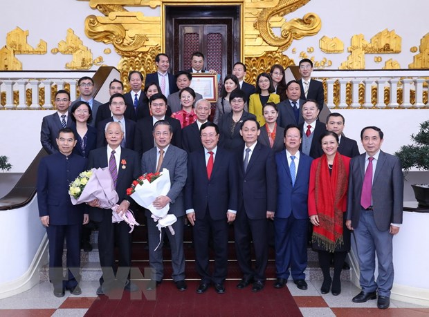 Phó Thủ tướng, Bộ trưởng Bộ Ngoại giao Phạm Bình Minh với các đại biểu. (Ảnh: Lâm Khánh/TTXVN)