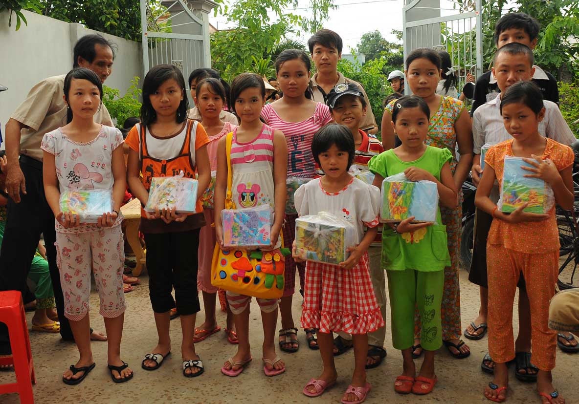 Long An province to support 5 billion VND to care for children in special circumstances