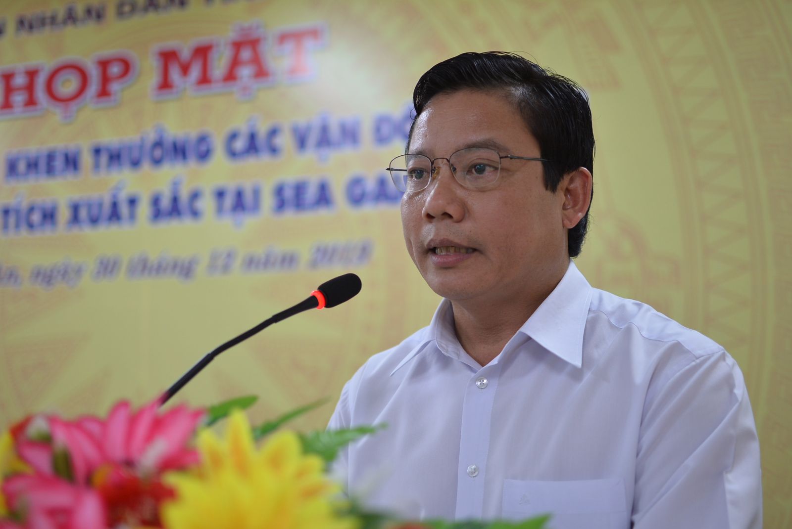 Vice Chairman of the Provincial People's Committee - Pham Tan Hoa speaks at the ceremony
