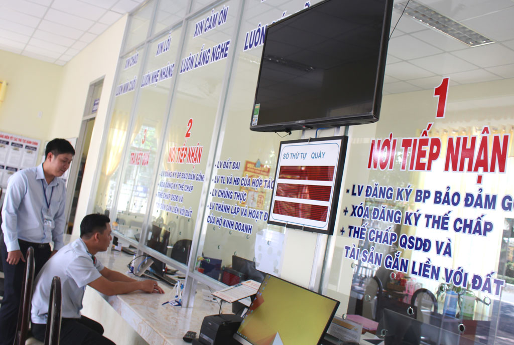 Trung tâm Hành chính công huyện Vĩnh Hưng hiện tiếp nhận, giải quyết 43 lĩnh vực với 273 thủ tục hành chính