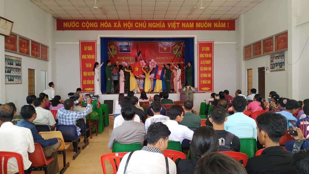 Giao lưu văn nghệ