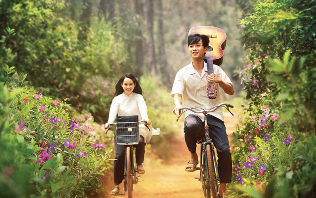 Đồi Thiên An là nơi quay cảnh Ngạn và Hà Lan đạp xe dưới rừng thông xanh mát và đầy ắp những bụi hoa sim tím đẹp như mộng