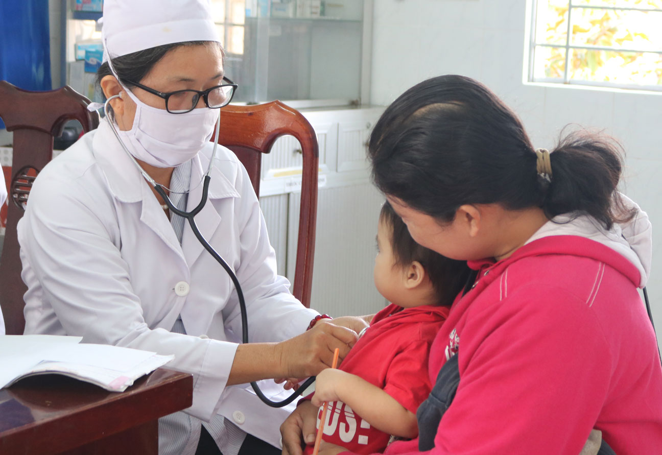 Việc nâng cao chất lượng khám, chữa bệnh tại các trạm y tế là cần thiết nhằm thực hiện tốt nhiệm vụ chăm sóc sức khỏe ban đầu cho người dân