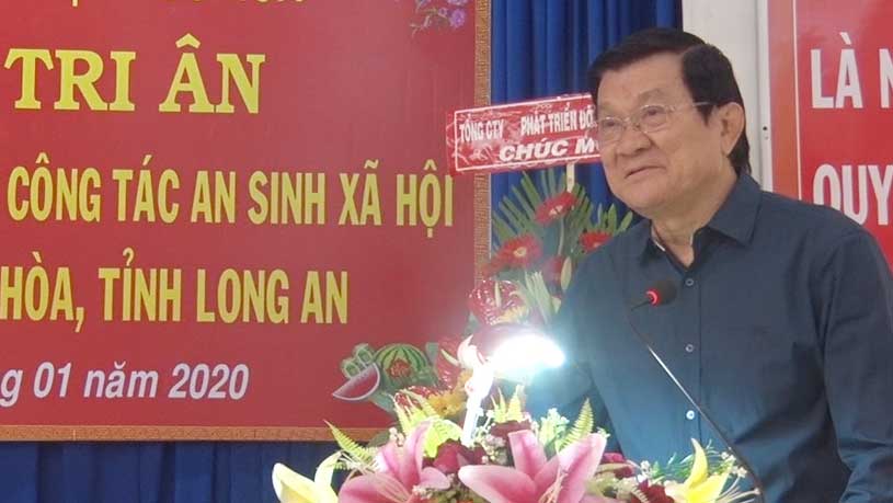 Nguyên Chủ tịch nước Trương Tấn Sang bày tỏ vui mừng vì huyện Đức Hòa sử dụng có hiệu quả các nguồn lực hỗ trợ