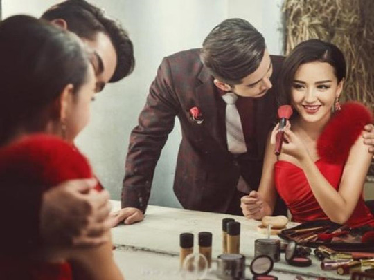 Bẫy tình Đừng vộ cho rằng chỉ váy vóc, trang điểm mới