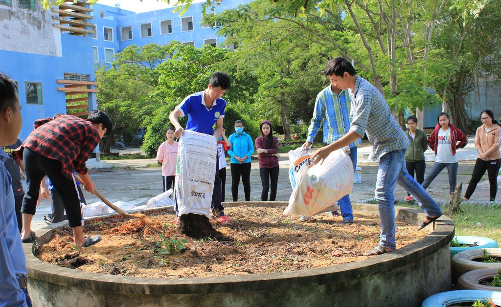 Học sinh, sinh viên ngày càng tự tin, năng động