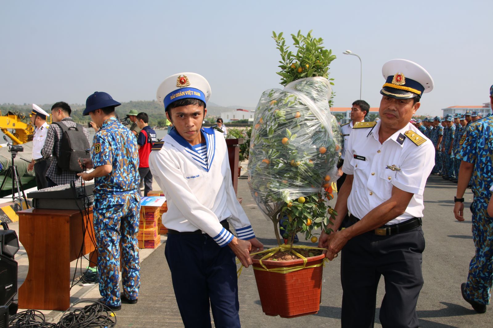 Gác lại niềm riêng tư, bảo vệ chủ quyền biển, đảo