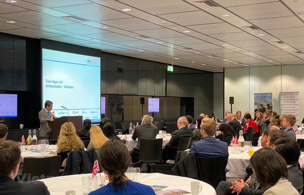 Vietnam to promote ASEAN – UK cooperation: ambassador At the UK – ASEAN Business Council (UKABC) Business Breakfast Forum on ASEAN 2020 (Photo: VNA)