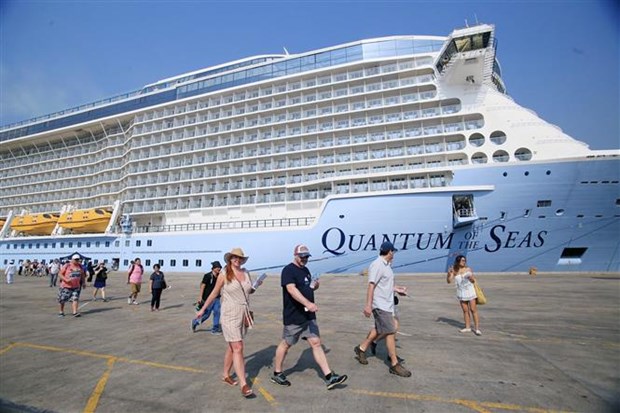 Passengers of the Quantum of the Seas cruise ship (Source: VNA)
