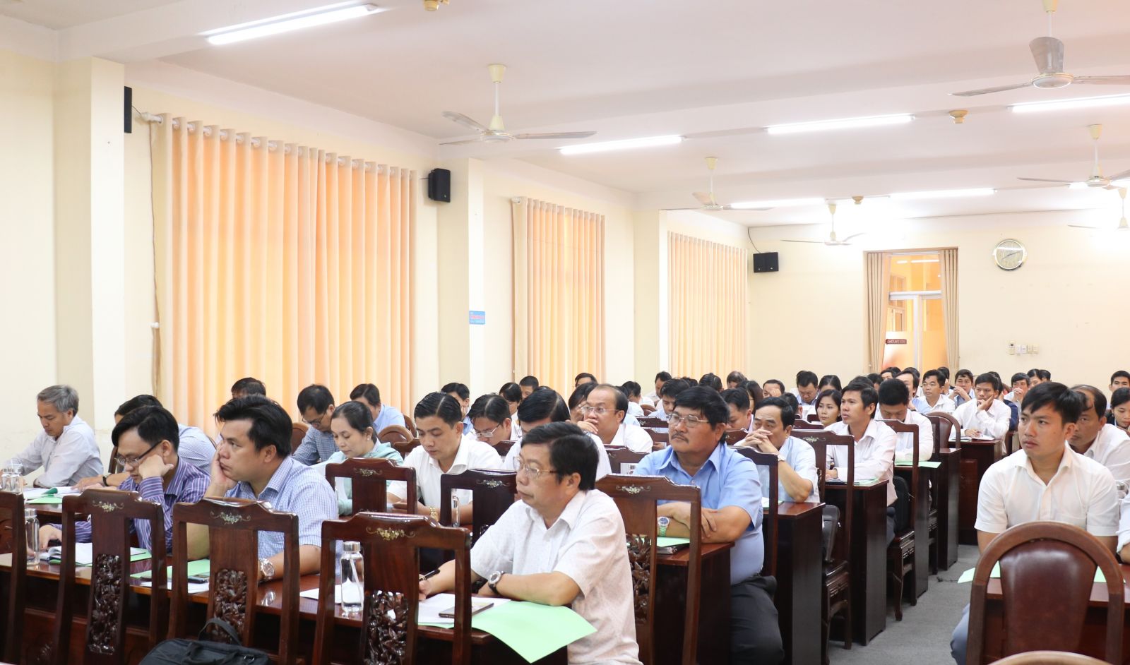  Đại biểu nghe báo cáo kết quả năm 2019 và nhiệm vụ, giải pháp năm 2020