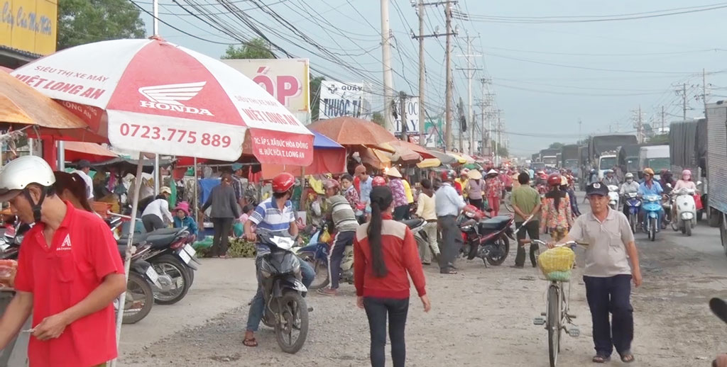 Nguy cơ tai nạn giao thông luôn tiềm ẩn, nhất là tình trạng lấn chiếm, tái lấn chiếm vỉa hè, hành lang đường bộ vẫn còn xảy ra