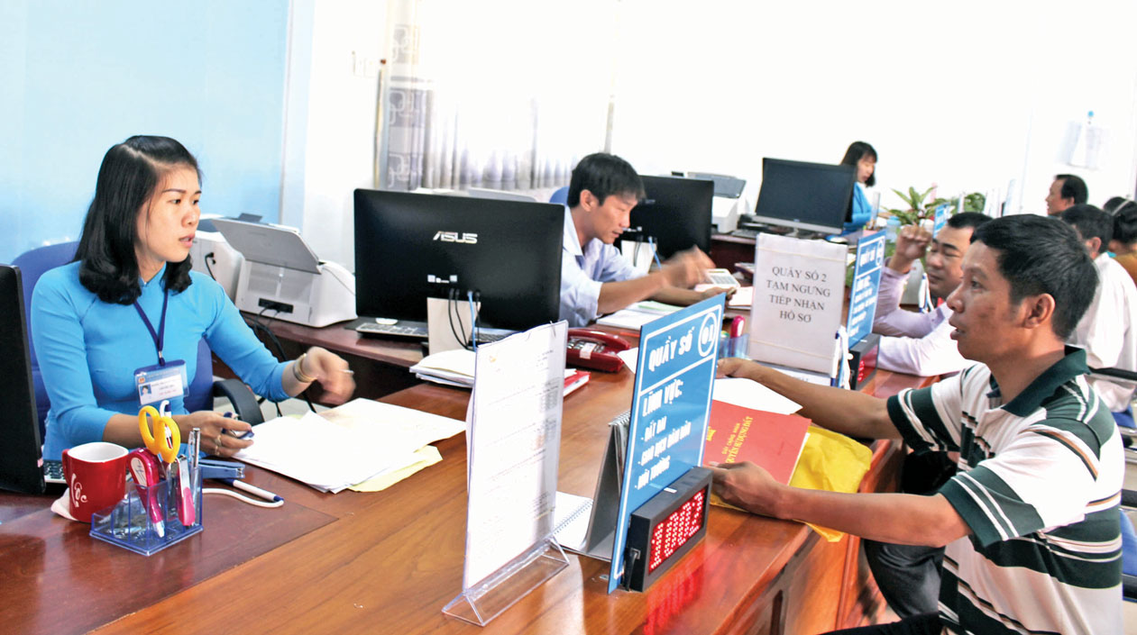 Hướng đến sự hài lòng của doanh nghiệp Rà soát, cắt giảm những thủ tục hành chính không cần thiết, tạo điều kiện thuận lợi cho doanh nghiệp, nhà đầu tư