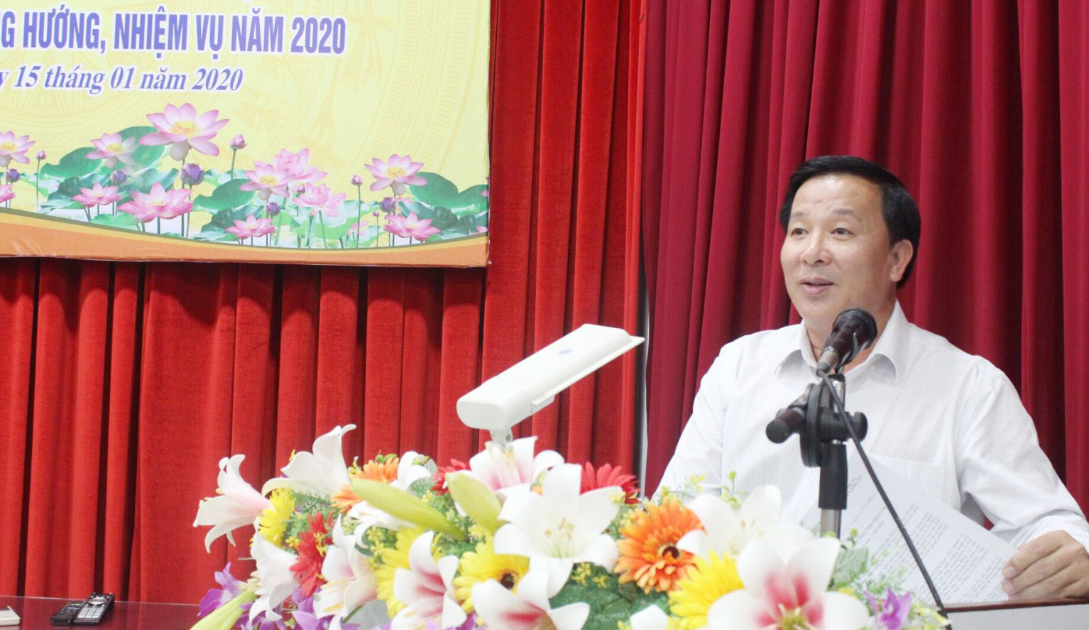 Deputy Chairman of Long An Provincial People's Committee - Nguyen Van Ut emphasizes the results of socio-economic development in 2019 and recognizes the contribution of Long An Banking sector.