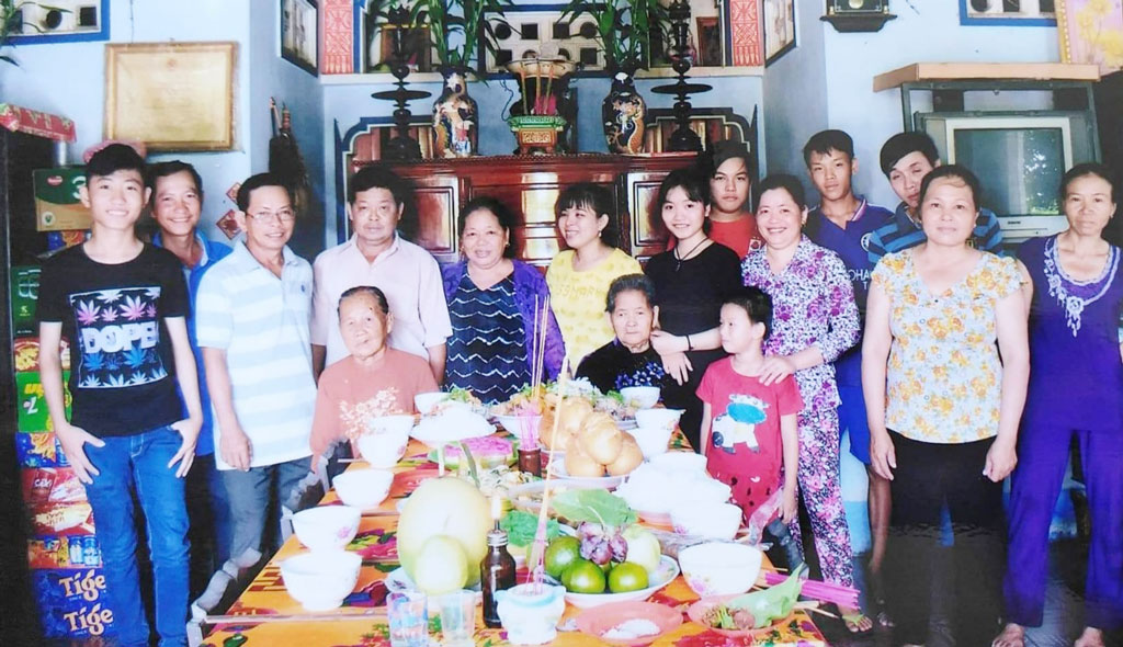 Gia đình chị Nguyễn Thị Tố Loan hạnh phúc bên nhau trong những ngày tết đến