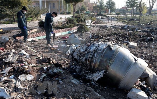 Hiện trường vụ rơi máy bay của Hãng hàng không quốc tế Ukraine tại Tehran, Iran, ngày 8/1/2020. (Nguồn: THX/TTXVN)
