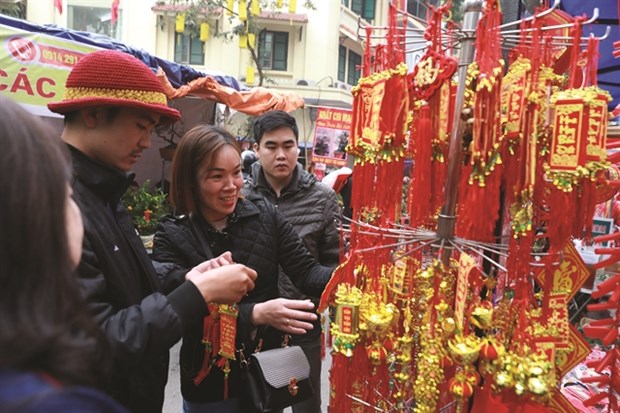 Various decoration objects are offered at the market. (Photo: VNS)