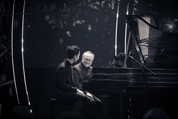 From Canada, People's Artist Dang Thai Son returns to perform in Vietnam National Television's programme on New Year's Eve. (Photo VTV)