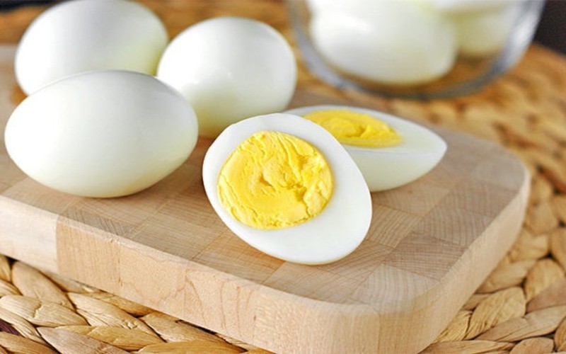 Lòng trắng trứng chứa ít calo, không chứa chất béo và có chứa protein có lợi cho quá trình chuyển hóa, là thực phẩm hữu hiệu có tác dụng cải thiện sức khỏe, ngăn ngừa ung thư tuyến giáp.
