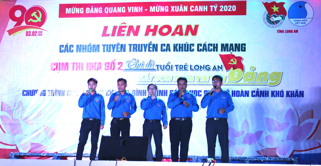 Liên hoan các nhóm tuyên truyền ca khúc cách mạng năm 2020 là một trong những hoạt động sôi nổi kỷ niệm 90 năm Ngày thành lập Đảng Cộng sản Việt Nam của tuổi trẻ Long An