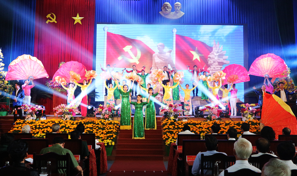 Long An: 90th anniversary of Vietnam Communist Party celebrated Art performance in the ceremony